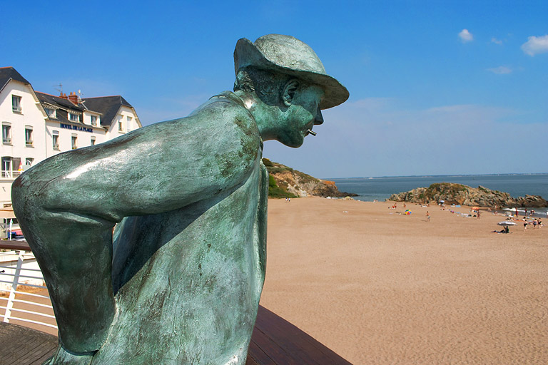 Hulot's statue on his beach